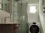 Tageslichtbad mit Dusche, Waschmaschine
